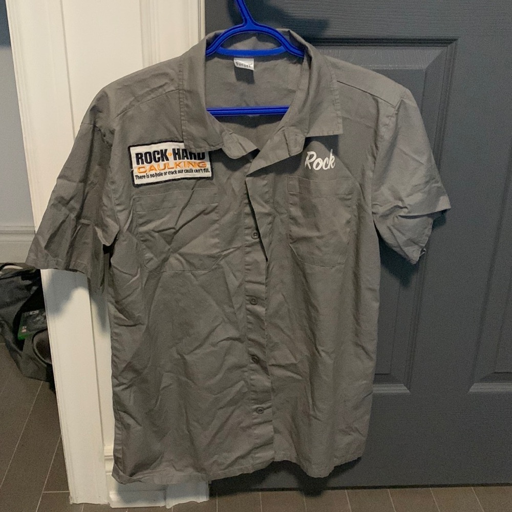 Button down t-shirt. Size small. Great condition